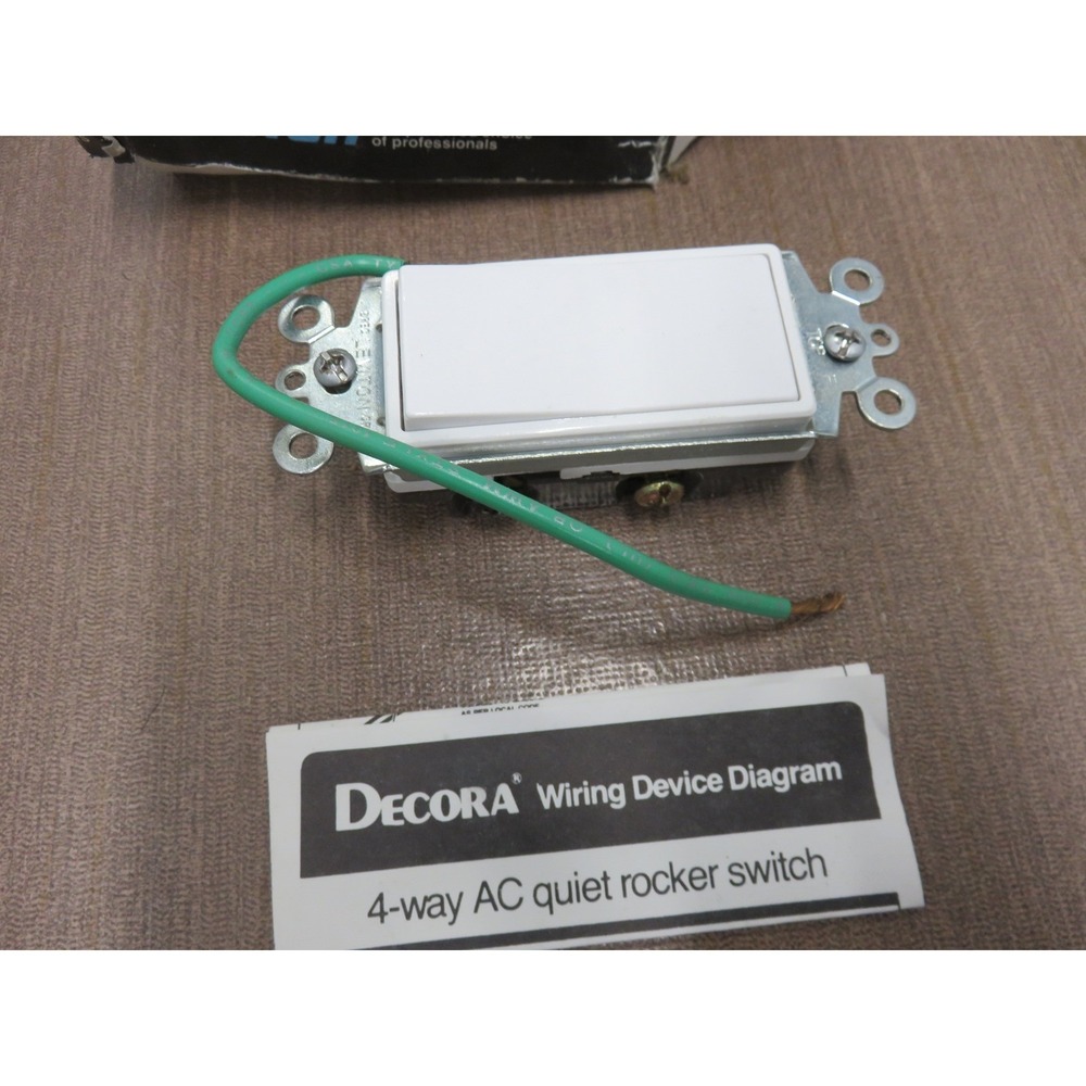Leviton Decora 5604-2W 4-Way Grounding Rocker Switch White 15A 120/277V AC